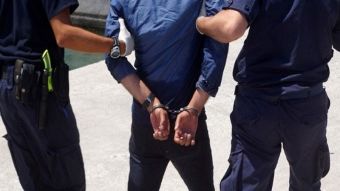 4 συλλήψεις για κλοπές σε πληγείσες περιοχές των Τρικάλων και του Βόλου - Αυξημένη η παρουσία της αστυνομίας στην Π.Ε. Καρδίτσας