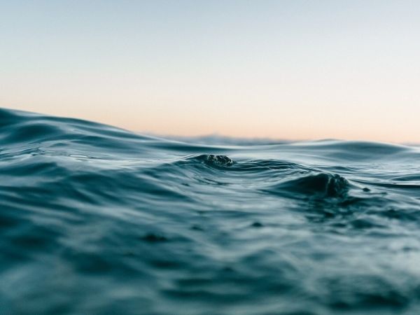 Νεκρή νεαρή γυναίκα στη θάλασσα στον Άγιο Κοσμά - Άλλοι δύο θάνατοι 68χρονων σε Ηλεία και Θάσο