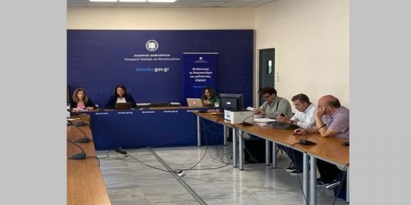 Συνάντηση Κεραμέως με αντιπροσωπεία της ΟΛΜΕ για προσλήψεις και τις αλλαγές στο ωρολόγιο πρόγραμμα