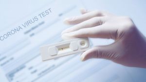 Αποσύρθηκε η διάταξη για διενέργεια rapid test στα φαρμακεία