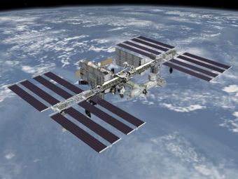 Ρωσικός δορυφόρος διαλύθηκε στο διάστημα, αναγκάζοντας τους αστροναύτες του Διεθνούς Διαστημικού Σταθμού να πάρουν μέτρα προφύλαξης