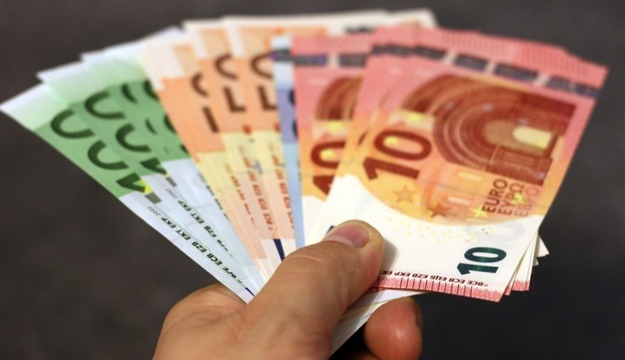 Πιστώνονται την Τετάρτη (31/7) επιδόματα ύψους 307 εκατ. ευρώ