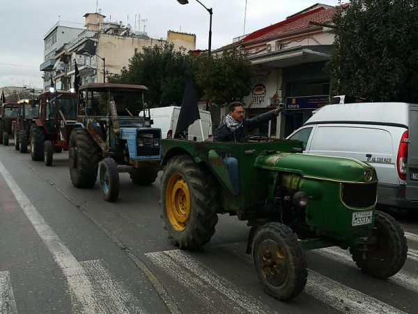 Συλλαλητήριο με τρακτέρ πραγματοποιήθηκε τη Δευτέρα (23/1) στα Τρίκαλα