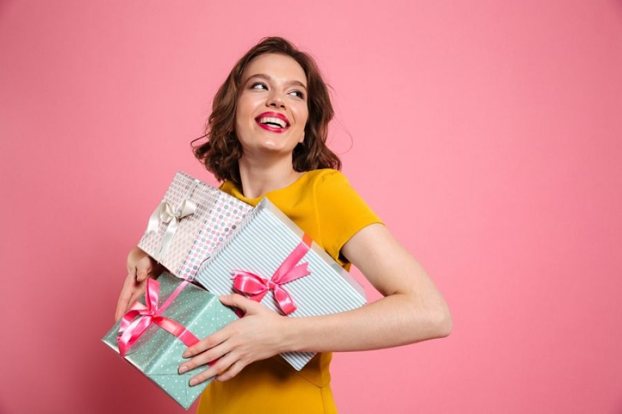 Τα καλύτερα δώρα γενεθλίων για γυναίκες: 7 προτάσεις για να εντυπωσιάσετε