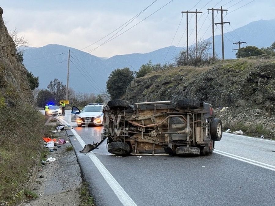 Ανετράπη αυτοκίνητο στην Ε.Ο. Καλαμπάκας – Μουργκανίου. Στο νοσοκομείο ο οδηγός του (+Φωτο)