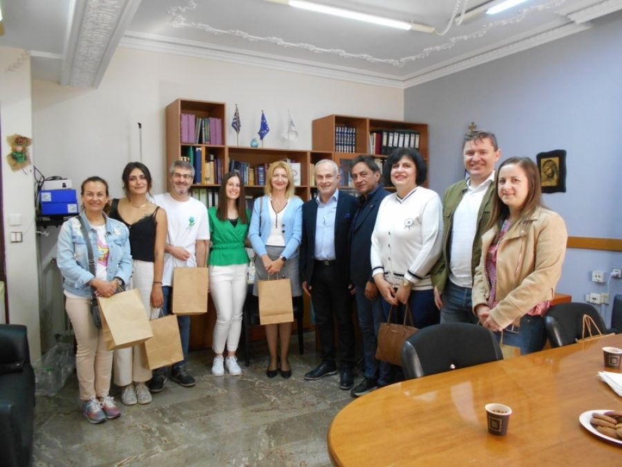 Εκπαιδευτικοί από την Ισπανία και την Ρουμανία στο 6ο Δημ. Σχολείο Καρδίτσας για το πρόγραμμα Erasmus+ “ Meeple School”