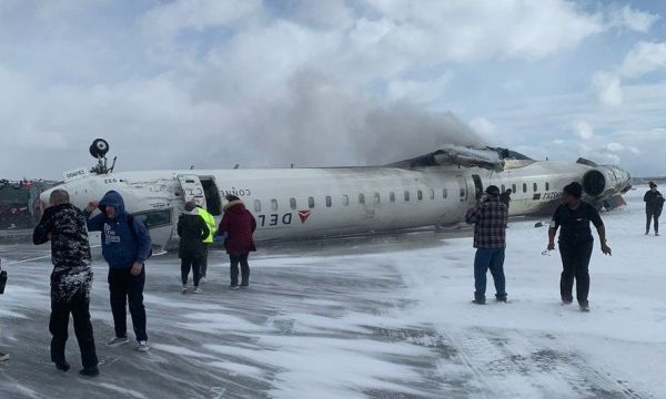 Τορόντο: Αεροσκάφος της Delta Airlines "τούμπαρε" κατά την προσγείωση - 15 τραυματίες (+Βίντεο)