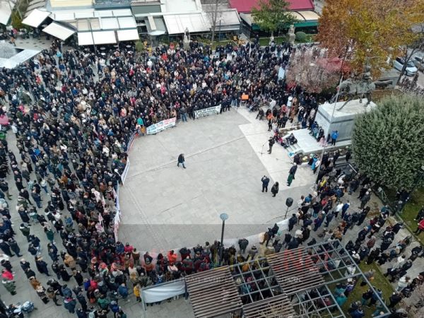 "Δεν έχω Οξυγόνο" - Τεράστια συγκέντρωση πολιτών στην Καρδίτσα (+Φωτο +Βίντεο)