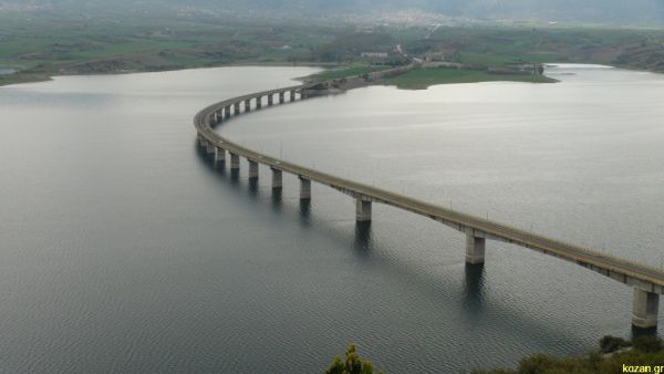 Απαγόρευση κυκλοφορίας οχημάτων άνω των 3,5 τόνων στην Υψηλή Γέφυρα Σερβίων - Γίνονται εργασίες για την επιδιόρθωση ρωγμών