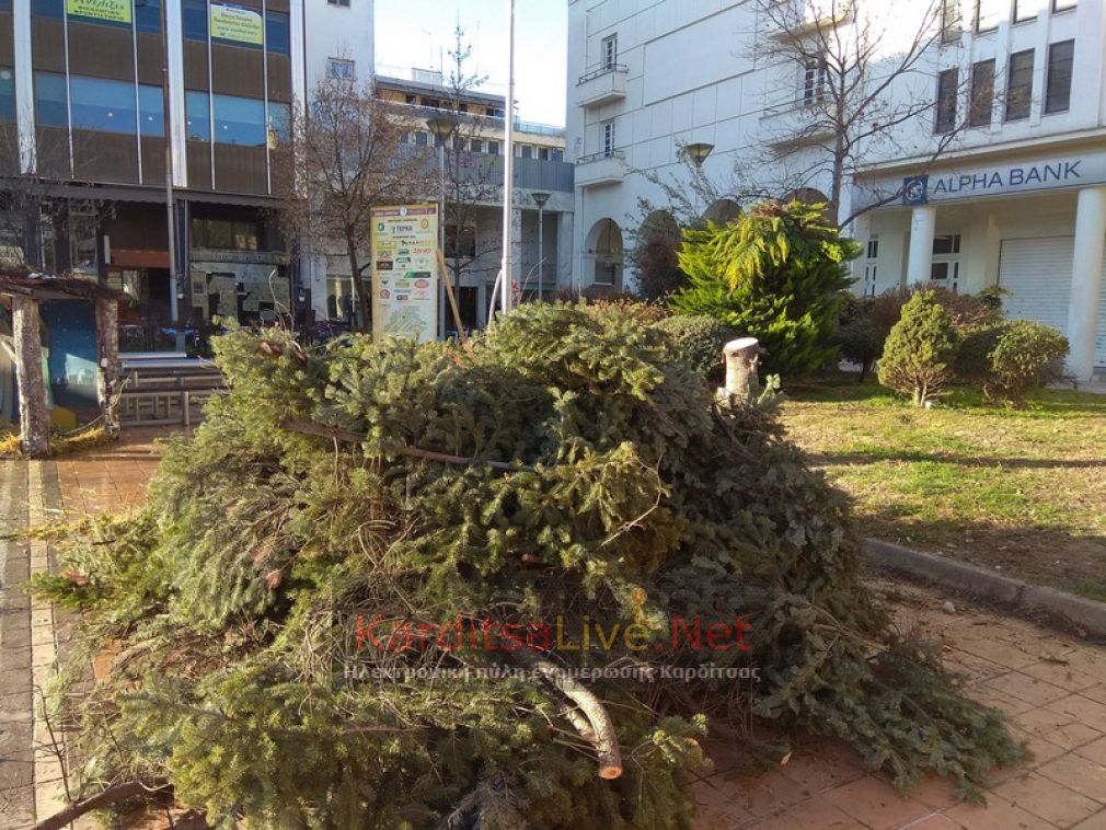 Εορταστικός στολισμός ...τέλος για την Καρδίτσα (+Φώτο +Βίντεο)