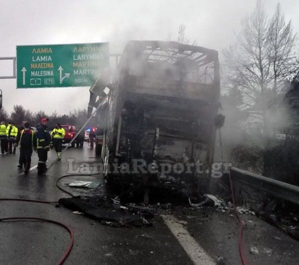 Λαμπάδιασε λεωφορείο στην εθνική οδό στο ύψος του Μαρτίνου