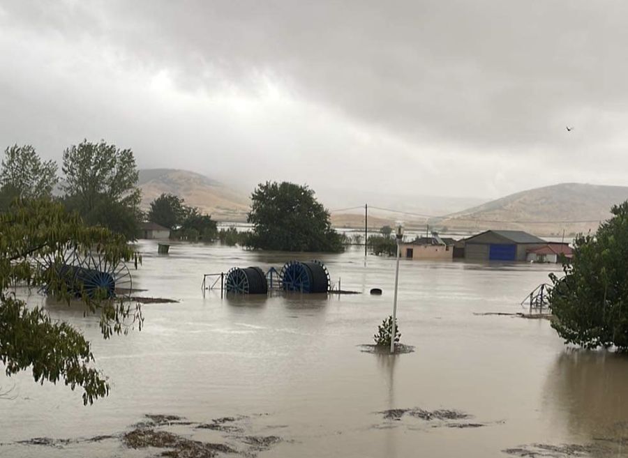 Πολλές οι ζημιές στα παραποτάμια χωριά των Φαρσάλων - &quot;Έσπασε&quot; ο Ενιπέας (+Βίντεο)