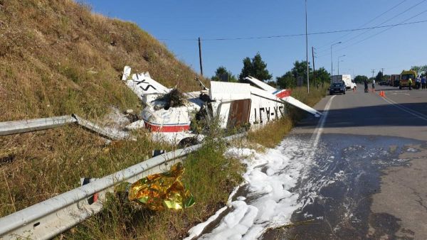 Αναγκαστική προσγείωση μονοκινητήριου αεροσκάφους στον παράδρομο της Εγνατίας (+Βίντεο)