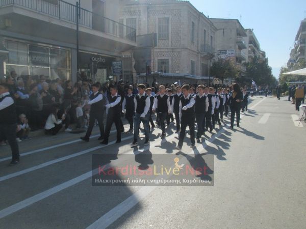 Υπ. Υγείας για παρελάσεις: Με μάσκες οι θεατές λόγω συνωστισμού