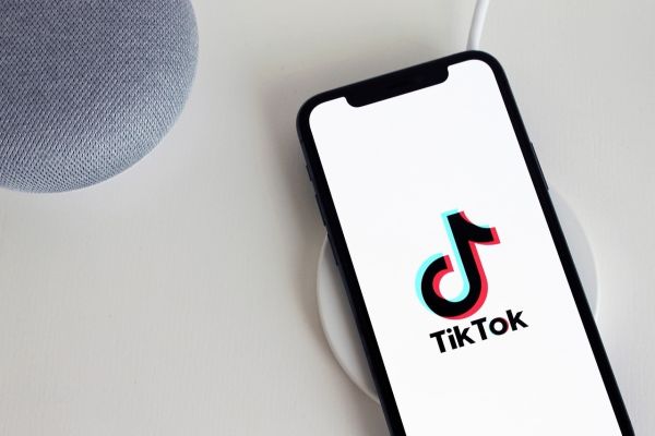 Το TikTok επιστρέφει στις ΗΠΑ μετά την παρέμβαση του Ντόναλντ Τραμπ