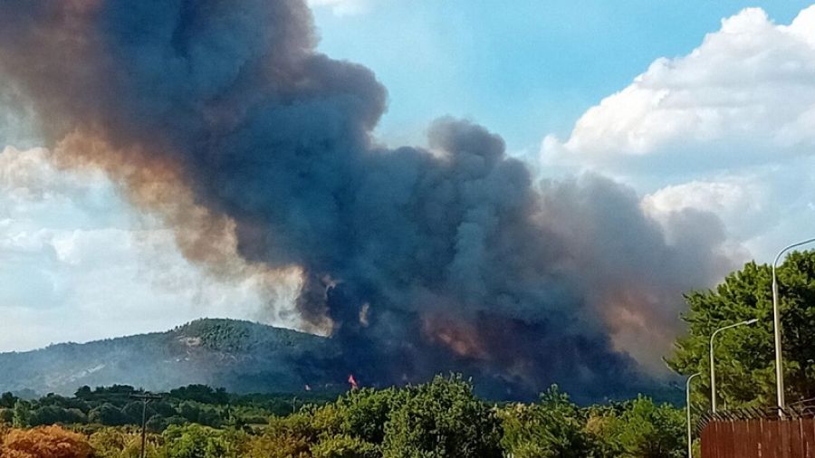 Πυρκαγιά στον &#039;Έβρο: Δύο τα ενεργά μέτωπα - Εκατοντάδες πυροσβέστες στη μάχη μαζί με αεροσκάφη και ελικόπτερα