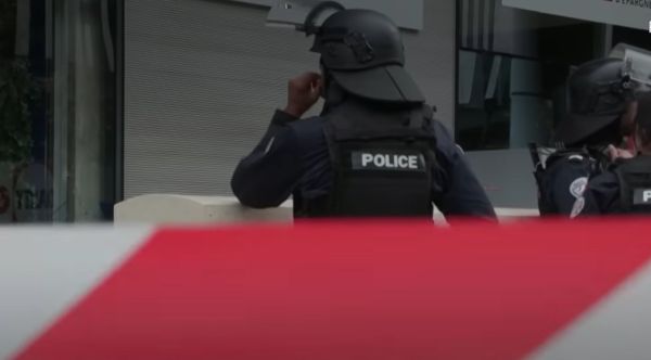 Γαλλία: Ένας άνδρας παραδόθηκε στην αστυνομία και ομολόγησε ότι σκότωσε τις τρεις μικρές κόρες του