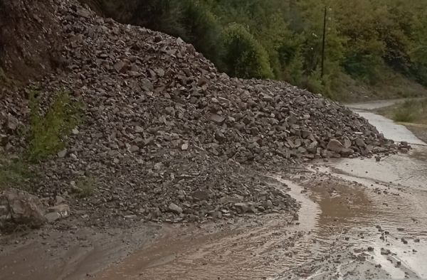 Με χαλαζόπτωση και καταπτώσεις στην Αργιθέα ξεκίνησε ο «Elias»