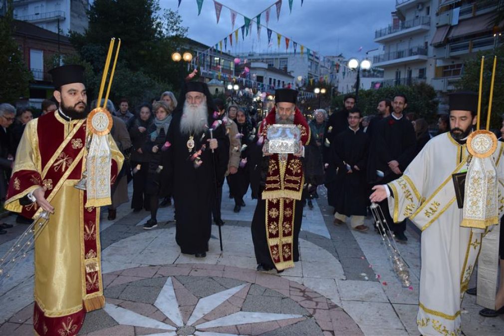 Η Ιερά μας Μητρόπολη υποδέχθηκε τεμάχιο ιερού λειψάνου του Αγίου Λουκά του ιατρού (+Φώτο)