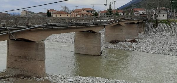 Στη Βουλή από την &quot;Ελληνική Λύση&quot; το ζήτημα με την παλαιά γέφυρα στο Μουζάκι