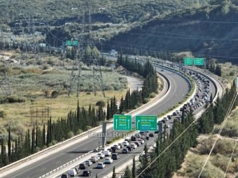 Μεγάλες ουρές στην Ε.Ο. στο ύψος της Λαμίας για την επιστροφή των εκδρομέων (+Φωτο +Βίντεο)