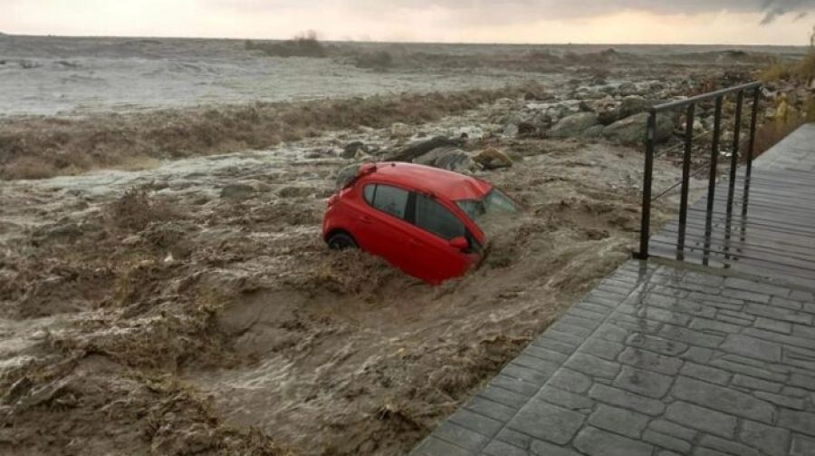 Ανυπολόγιστες οι ζημιές στη Μαγνησία - Χωρίς νερό παραμένει ο Βόλος - Εγκλωβισμένοι στο Ανατολικό Πήλιο