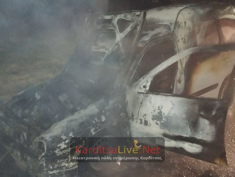 Κάηκε αγροτικό αυτοκίνητο στην Πτελοπούλα (+Φωτο)