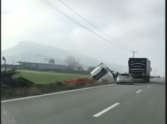 Ντελαπάρισε νταλίκα στο δρόμο Φαρσάλων – Σταυρού