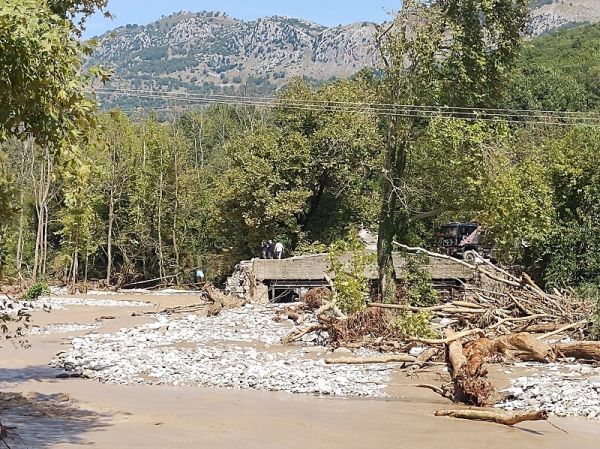 Συνεννόηση Περιφέρειας - ΤΕΡΝΑ για τη γέφυρα &quot;Αργύρη&quot; - Ενημερώθηκε ο στρατός για το πρόβλημα στη γέφυρα &quot;Καραϊσκάκη&quot;