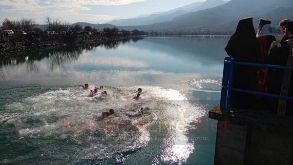 Με λαμπρότητα ο εορτασμός των Θεοφανίων και ο αγιασμός των υδάτων στην αναρρυθμιστική λίμνη (+Φωτο +Βίντεο)