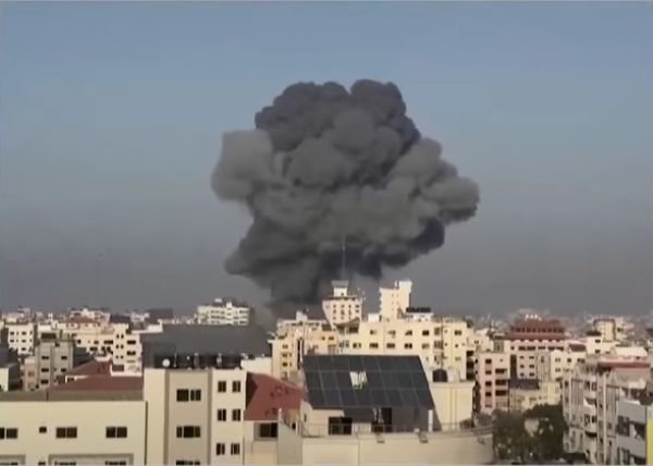 Σφοδροί βομβαρδισμοί στη Λωρίδα της Γάζας - Διακόπηκαν οι τηλεπικοινωνίες και το Ίντερνετ