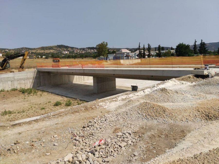 Προχωρά η κατασκευή της νέας οδογέφυρας στον Ξηριά, στις Άσπρες Πεταλούδες