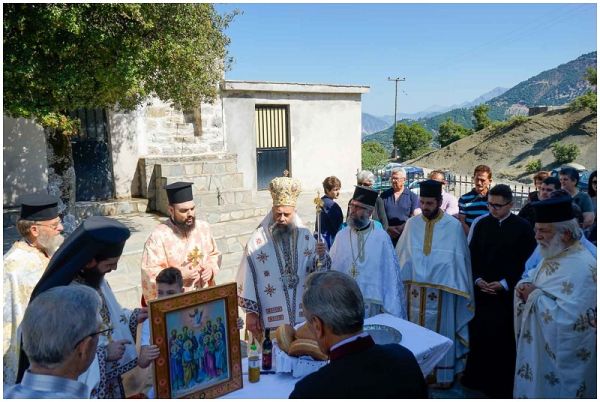 Δημ. Παπακώστας: &quot;Στη Θεία Λειτουργία στην απόμακρη Ενορία των Ρογκίων Βραγκιανών χοροστάτησε ο Μητροπολίτης κ. Τιμόθεος&quot; (+Φώτο)