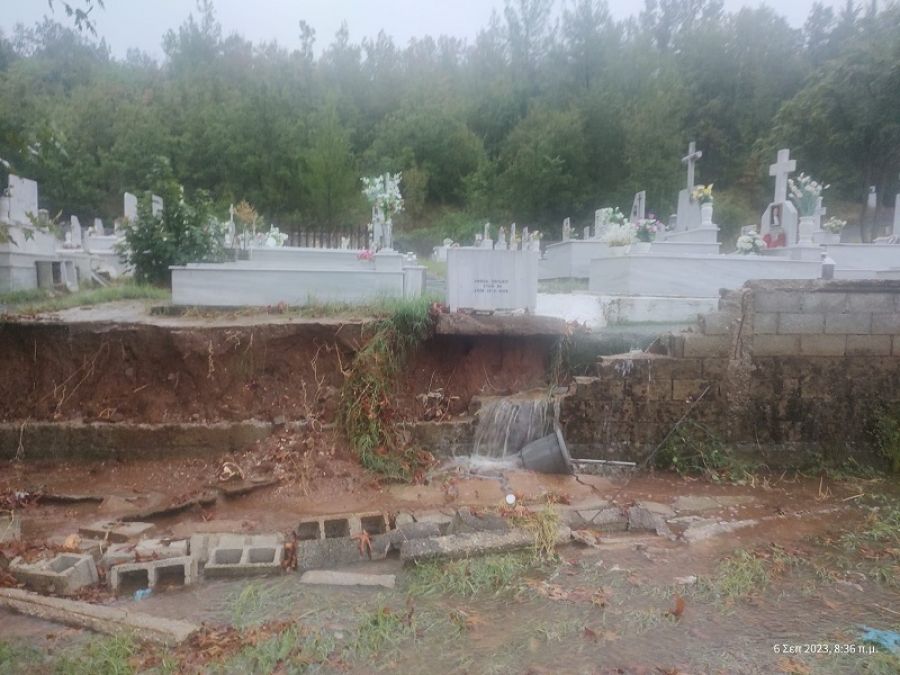 Πλημμύρισε το κοιμητήριο στο Χάρμα Καρδίτσας