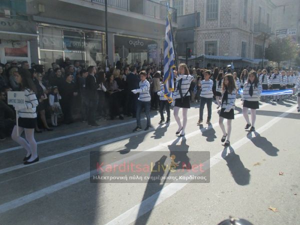 Αλλάζει ο τρόπος επιλογής σημαιοφόρων στα δημοτικά σχολεία - Τι αναφέρει η τροπολογία