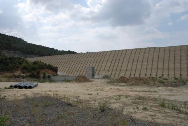 Υπογράφηκε η σύμβαση για την ολοκλήρωση του φράγματος στο Ληθαίο ποταμό