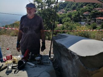 Γλυπτό συναδέλφωσης και συνύπαρξης των λαών κατασκευάζεται στο Μορφοβούνι
