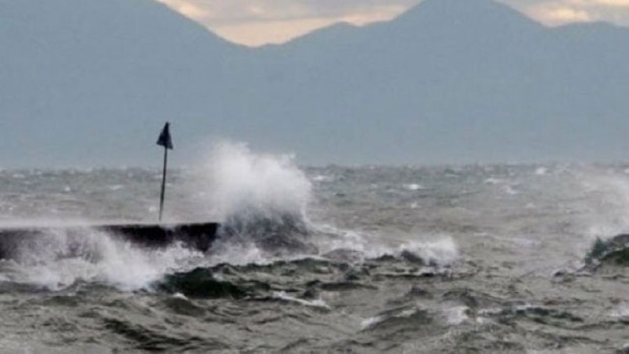 Θεσσαλονίκη: Νεκρός ανασύρθηκε άνδρας μετά από πτώση Ι.Χ. στη θάλασσα