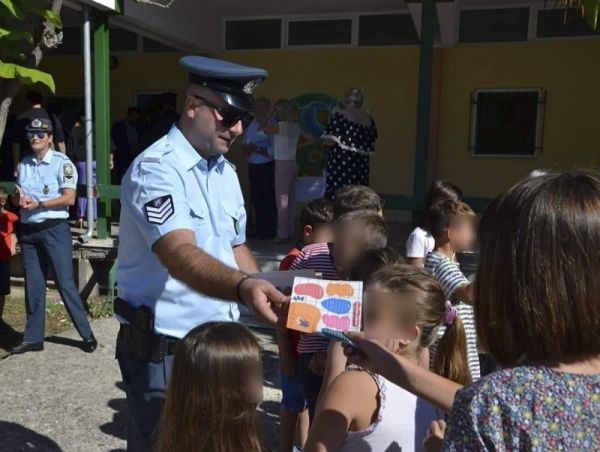 Φυλλάδια κυκλοφοριακής αγωγής θα διανείμουν στα σχολεία της πρωτοβάθμιας οι αστυνομικοί της Θεσσαλίας