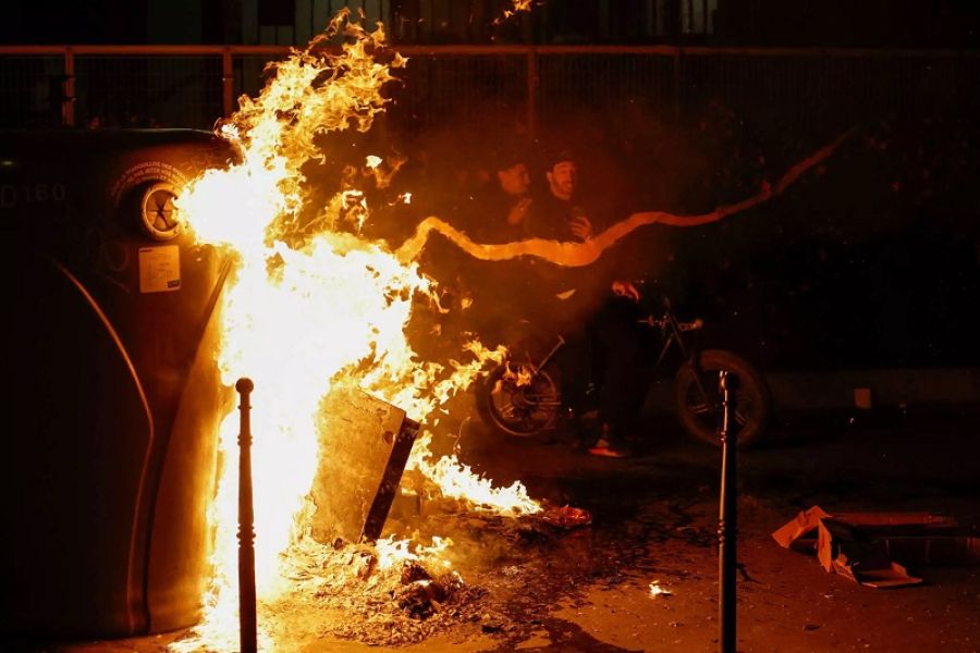 Γαλλία- ταραχές: Σχεδόν 1.000 συλλήψεις πραγματοποιήθηκαν στη διάρκεια της νύκτας