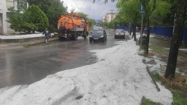 Κοζάνη: Ισχυρή χαλαζόπτωση στην πόλη – Ζημιές στις καλλιέργειες (+Βίντεο)