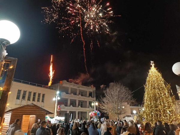 Σε εορταστικούς ρυθμούς επίσημα ο Δήμος Μουζακίου