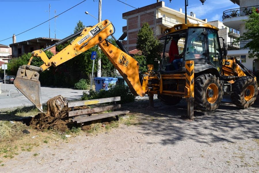 Εργασίες εξωραϊσμού του πρασίνου και διαμόρφωση χώρου στάθμευσης στις Καμινάδες