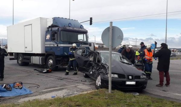 Τρίκαλα: Σοβαρός τραυματισμός 57χρονης γυναίκας μετά από τροχαίο στον κόμβο Μεγαλοχωρίου (+Φώτο)