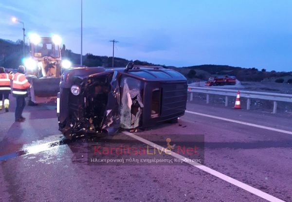 Ανετράπη αυτοκίνητο πάνω στον Ε65 - Δεν υπήρξαν τραυματισμοί (+Φώτο)