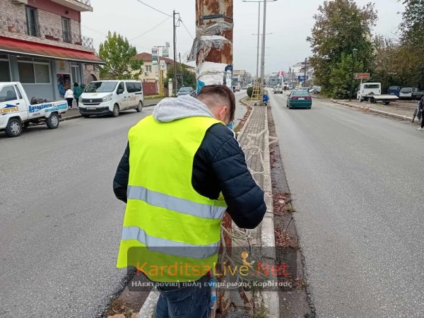 Σε εξέλιξη ο εορταστικός στολισμός της Καρδίτσας ενόψη Χριστουγέννων (+Φωτο)