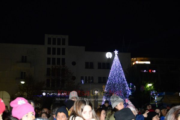 Με φυσικό έλατο θα στολιστεί και φέτος η κεντρική πλατεία της Καρδίτσας