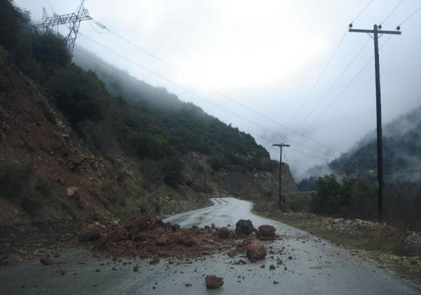 Υπεγράφησαν δύο συμβάσεις για την αποκατάσταση του οδικού δικτύου της Π.Ε Καρδίτσας