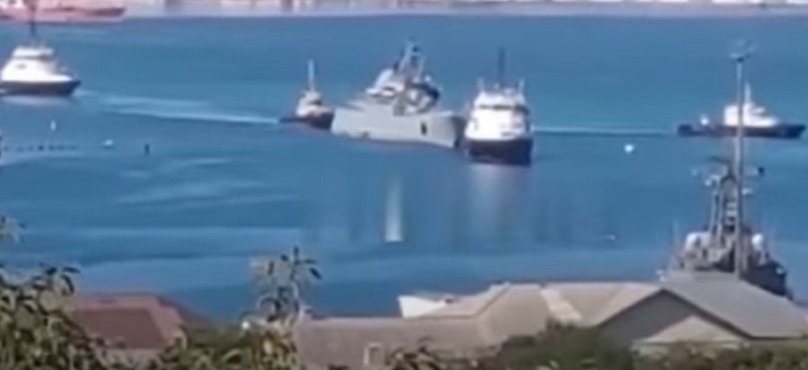 Ρωσικό πολεμικό πλοίο υπέστη ζημιές έπειτα από ουκρανικές επιθέσεις στη ναυτική βάση του Νοβοροσίσκ (+Βίντεο)