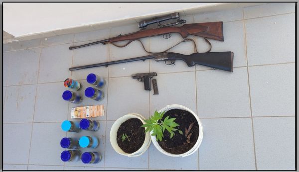 Σύλληψη άνδρα στην περιοχή της Φαρκαδόνας για όπλα και καλλιέργεια - διακίνηση ποσοτήτων κάνναβης